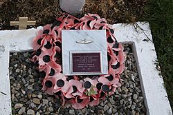 Archivo:Argentine Soldiers Grave in Grytviken Cemetery (5663054793)