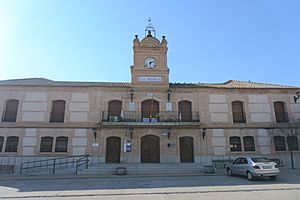 Archivo:Ayuntamiento de Carmena 01