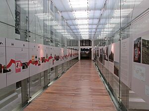 Archivo:BNCL - Galería de Cristal (Pasillo) - Imagen Horizontal 01