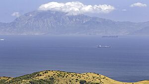 Archivo:Blick auf die Straße von Gibraltar mit der Küste von Marokko - 52345002585