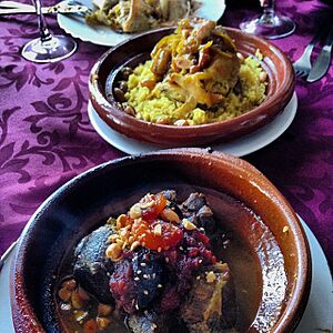 Archivo:Cúscus de pollo y kefta de cordero