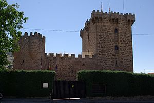 Archivo:Castillo de Villaviciosa 01 by-dpc