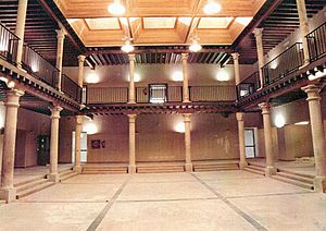 Archivo:Claustro del palacio de Dávalos (Guadalajara) tras su restauración