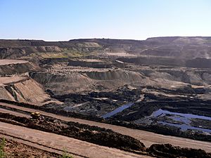 Archivo:Coal mine in Inner Mongolia 002