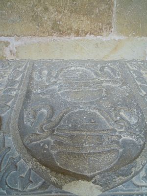 Archivo:Coat of arms on sepulchre of count Gómez and wife Urraca Muñoz Oña2