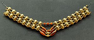 Archivo:Cornelian necklace BM GR1897.4-1.623