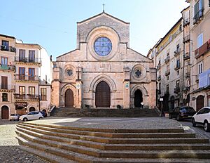 Archivo:Cosenza, duomo, esterno, facciata del xiii secolo, 01