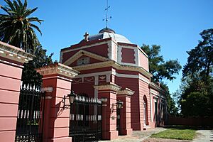 Archivo:Entrada lateral y capilla del Palacio San Jose