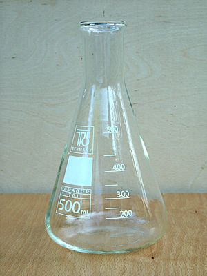 Archivo:Erlenmeyer flask hg