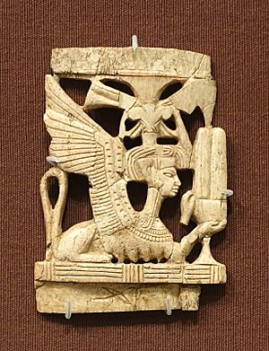 Archivo:Female sphynx plaque, Megiddo, Stratum VIIA, Late Bronze IIB, 1300-1200 BC, ivory - Oriental Institute Museum, University of Chicago - DSC07703