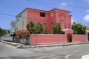 Archivo:First Pentecostal Church Cancun
