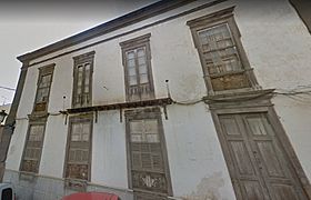 Frontis de la Casa del Conde.jpg