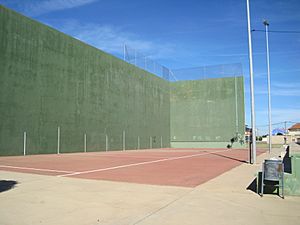 Archivo:Fronton 2 Bercianos