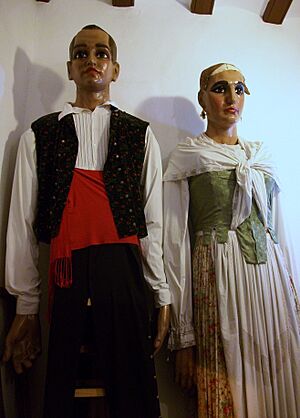 Archivo:Gegants al museu etnològic de Castelló de la Plana