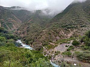 Archivo:Grutas Tolantongo Mañana