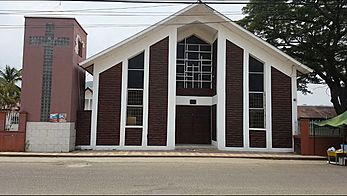 Archivo:Iglesia de Santa Rita, Yoro, Honduras
