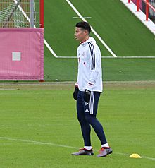 Archivo:James Training 2018-01-28 FC Bayern Muenchen-2