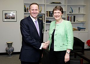 Archivo:John Key Helen Clark handshake