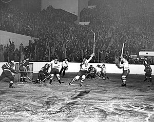 Archivo:Leafs v Red Wings 1942