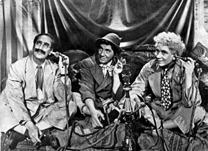 Archivo:Marx Brothers 1946