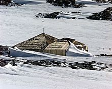 Archivo:Mawsons Hut at Cape Denison