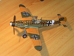Archivo:Messerschmitt Bf 109 G2 papel model