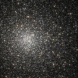 Archivo:Messier 62 Hubble WikiSky
