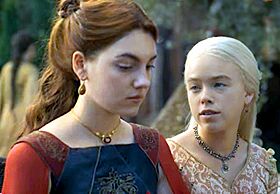 Archivo:Milly Alcock (right) as Princess Rhaenyra Targaryen and Emily Carey as Alicent Hightower HotD 2024