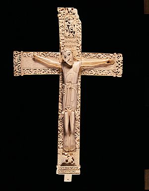 Archivo:Museo Arqueológico Nacional - 52340 - Crucifijo de don Fernando y doña Sancha 01