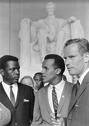 Archivo:Poitier Belafonte Heston Civil Rights March 1963