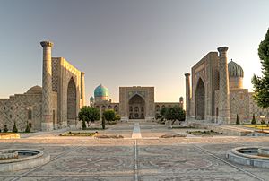 Archivo:Registan square Samarkand