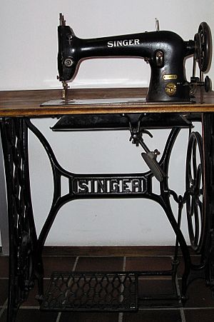 Archivo:Singer sewing machine