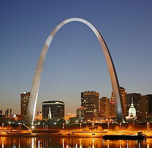 Archivo:St Louis night expblend cropped