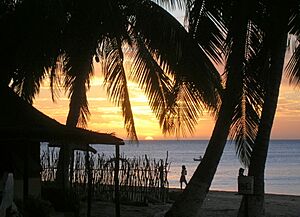 Archivo:Sunset Ifaty Madagascar