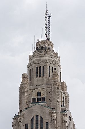 Archivo:The LeVeque Tower Upper Stories