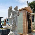 Tumba con imagen de ángel en Quezaltepeque