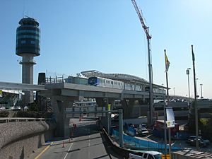 Archivo:Vancouver Airport Skytrain Station 2008-04-22