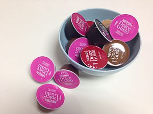 Archivo:Vista cenital de un surtido de cápsulas Nescafé Dolce Gusto