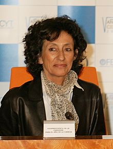 (Mercedes Cabrera) Fernández de la Vega preside la Comisión del Año de la Ciencia. Pool Moncloa. 20 de marzo de 2007 (cropped).jpeg