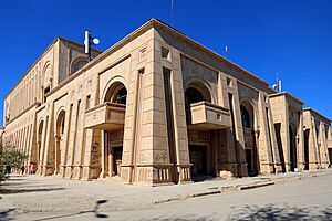 Archivo:001125-SaddamPalace-Iraq-IMG 8055-2