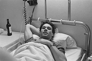Archivo:Ajax topscorer Marco van Basten in ziekenhuis voor operatie aan enkelgewricht, Bestanddeelnr 933-8427