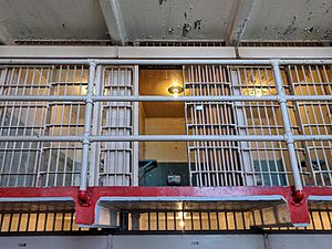 Archivo:Alcatraz Federal Penitentiary - Cell 181 - Al Capone