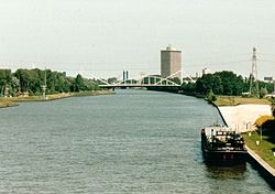 Amsterdam-Rijnkanaal.JPG