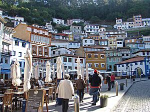 Archivo:Asturias Cudillero casas escalonadas ni