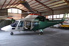 Archivo:C-21 Agusta A109 Chilean Police (7322583274)