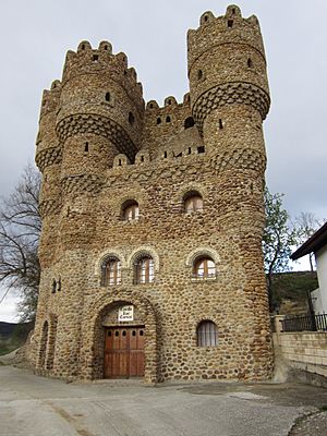 Archivo:Castillo de las Cuevas