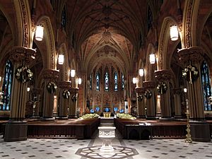 Archivo:Cathedral of the Immaculate Conception (Albany, New York) - Nave, decorated for Christmas
