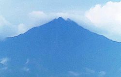 Archivo:Cerro de Tres Picos en visto desde la costa de Tonalá