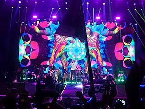 Archivo:Coldplay at Glastonbury 2016 (3)