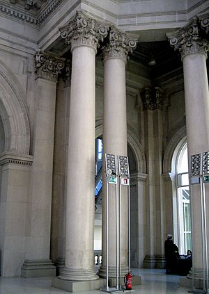 Archivo:Columnas de la gran cúpula Palacio Nacional